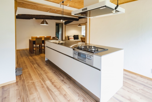 家族の顔が見えるアイランドキッチン